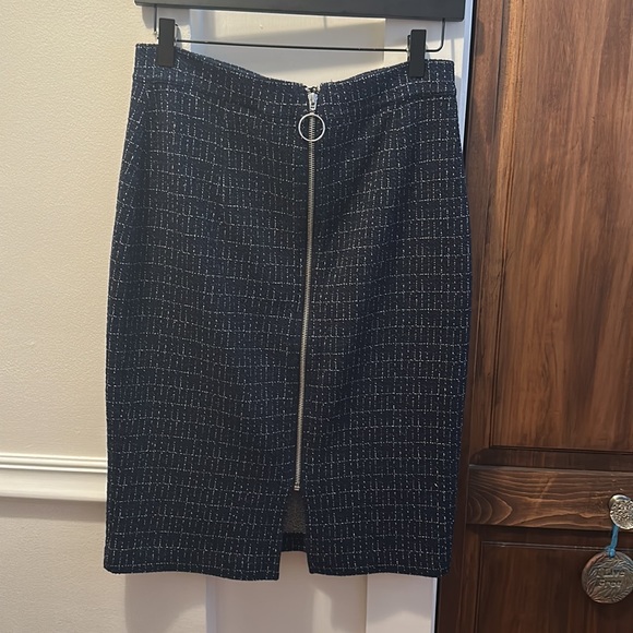 Maeve pencil skirt from Anthropologie - Picture 2 of 3